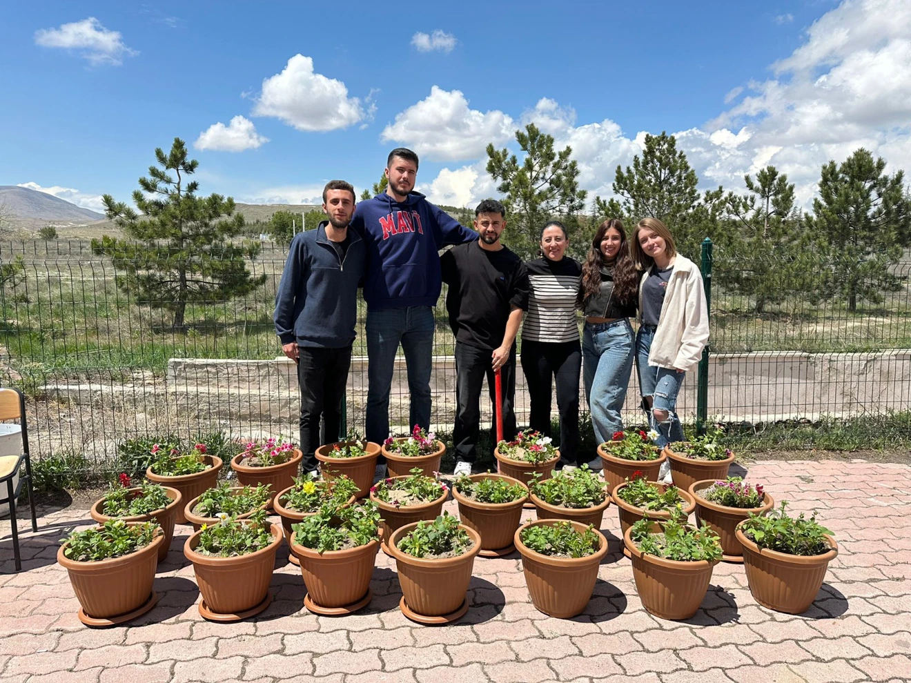 Sivil Havacılık Yüksekokulu'nda Çiçek Dikme Etkinliği